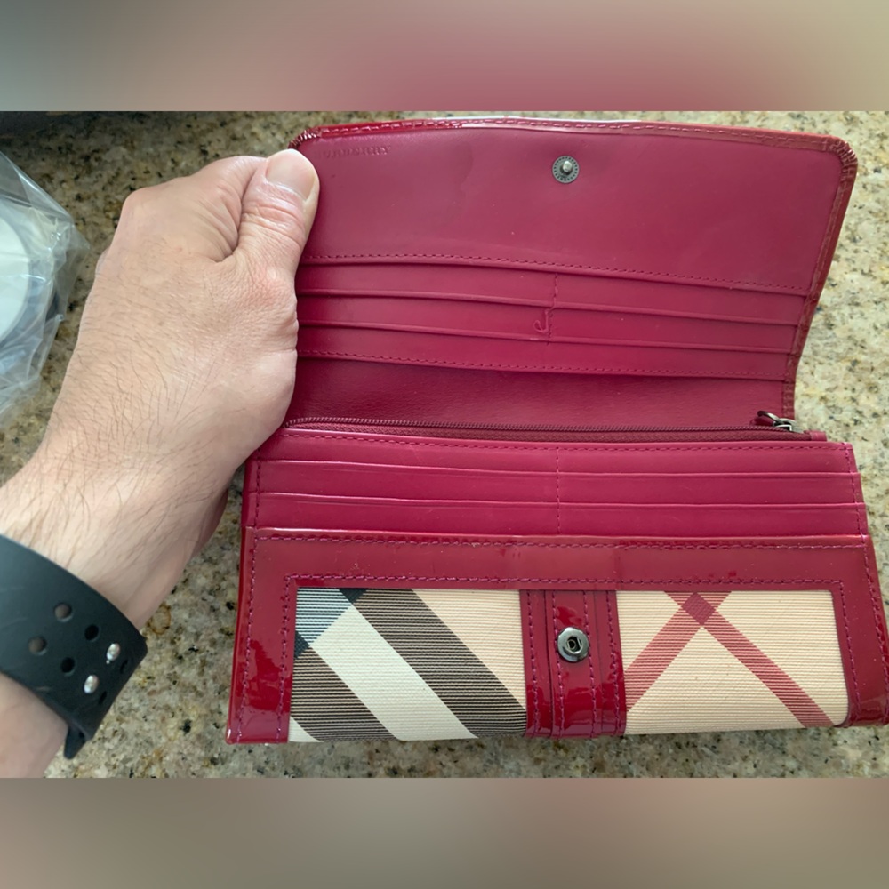 Vintage Burberry Wallet in Great Condition